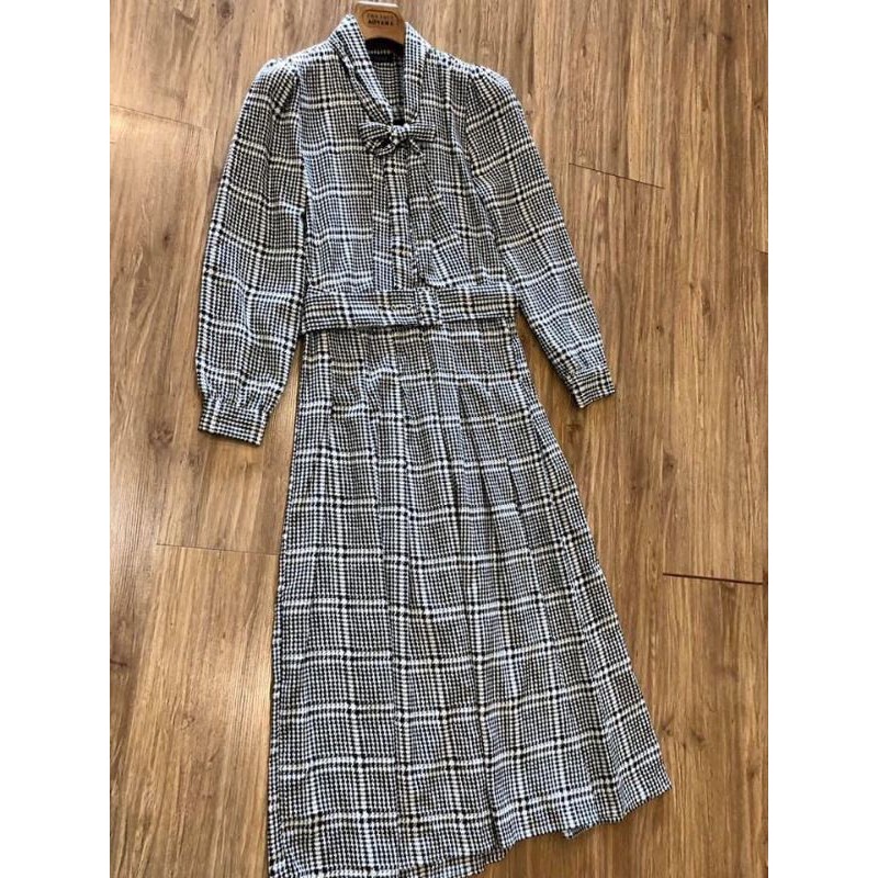 Đầm kẻ caro nơ