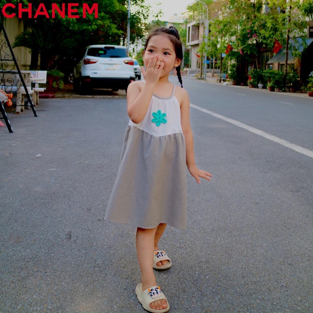 Váy hai dây cho bé gái CHANEM chất liệu cotton mềm mát cổ yếm eo nhún chéo phối hoa móc thủ công