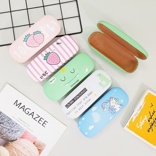 Hộp kính nhựa cứng bọc da hoạ tiết cute