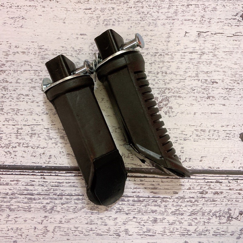 Cặp 2 bên cao su gác chân sau Suzuki, gác chân xếp sau xe Su