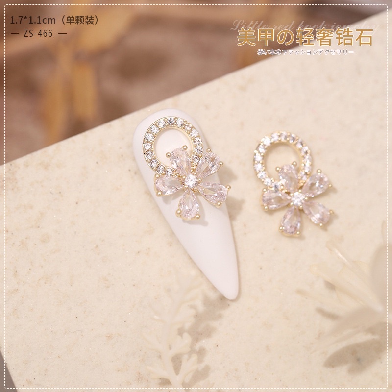 Charm hoa vòng