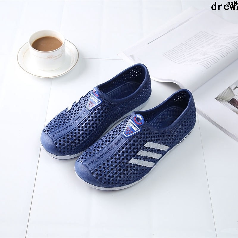 Giày sandal nam thoáng hơi thời trang cá tínhDây nhựa đục lỗ chống thấm nước chuyên dụng | BigBuy360 - bigbuy360.vn