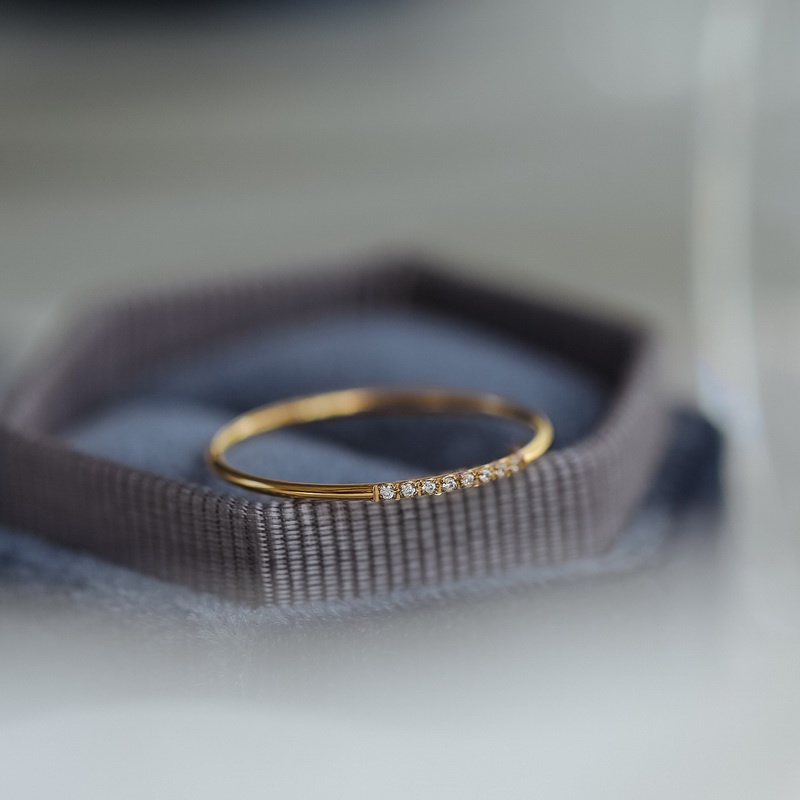 Nhẫn titan mảnh đính hàng đá xinh lấp lánh không gỉ WR2110