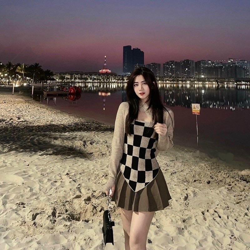 Set 2 áo gồm áo hai dây kẻ caro áo khoác len tay dài màu trơn hợp thời trang cho nữ | BigBuy360 - bigbuy360.vn