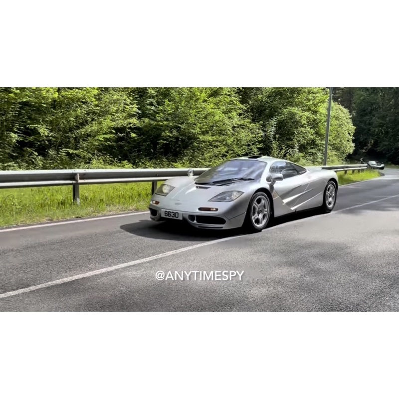 Xe Hot Wheels McLaren F1