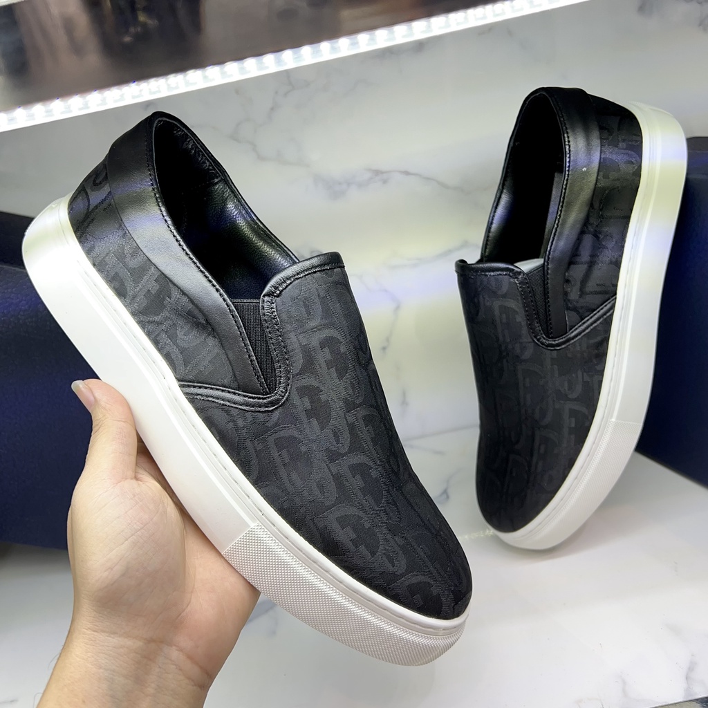 Giày Slipon Dior da bò thêu họa tiết ong