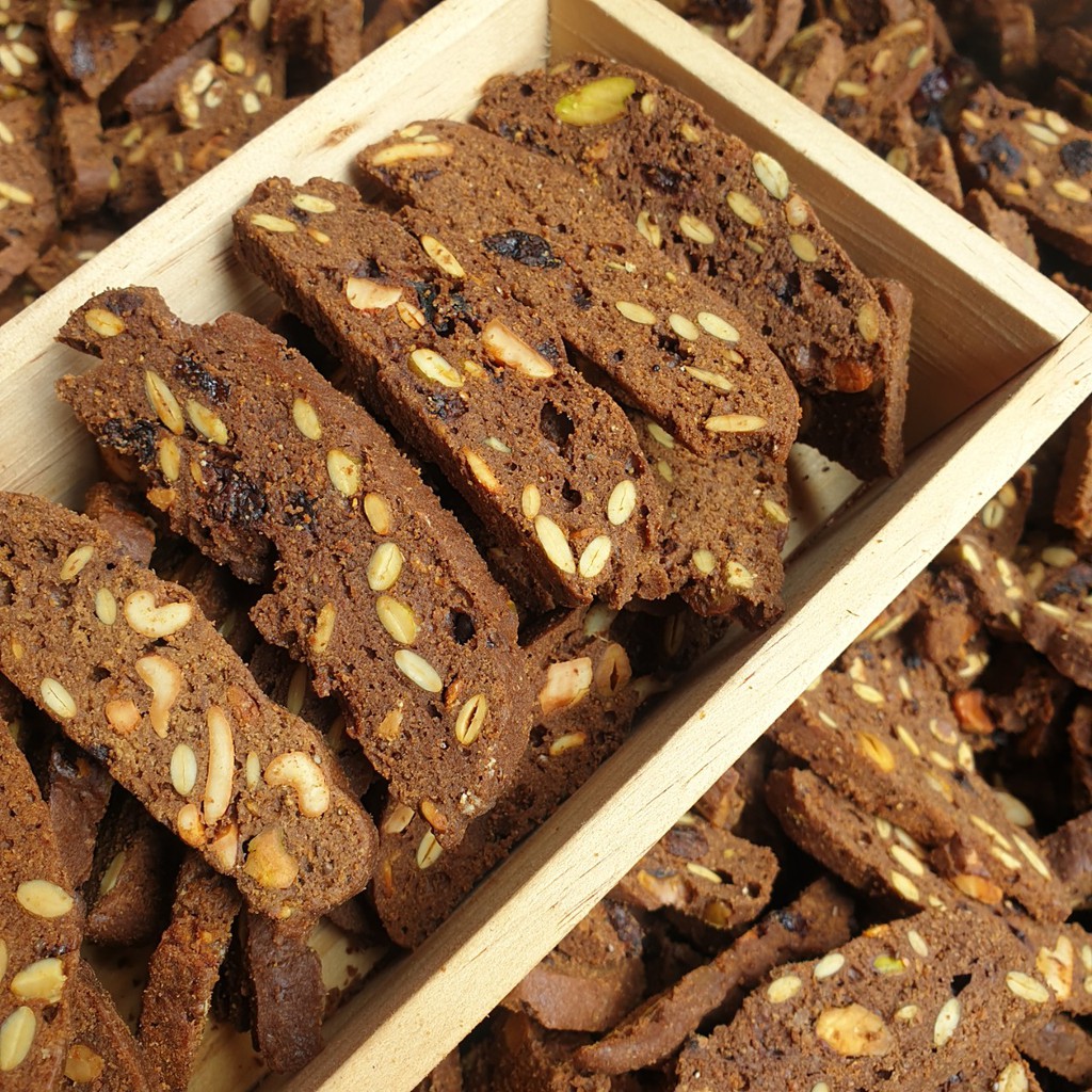 Bánh Biscotti Nguyên Cám Ngủ Cốc Vị Chocolate - Lon 320gr