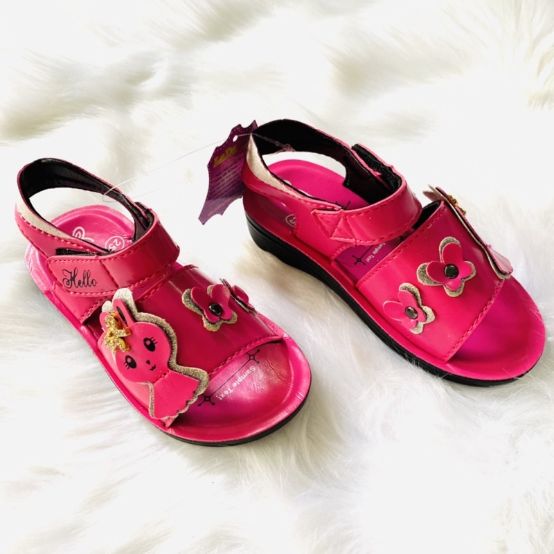 Giày Sandal quai hậu học sinh cho các bé gái hình thỏ hello màu hồng siêu dễ thương