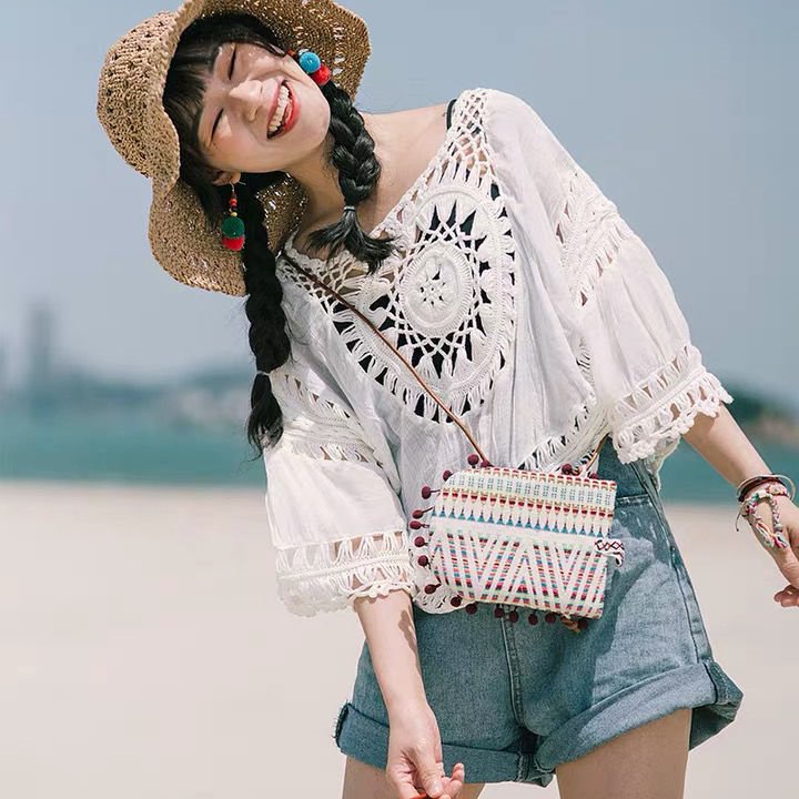 Áo móc len trùm kem hoạ tiết trống đồng