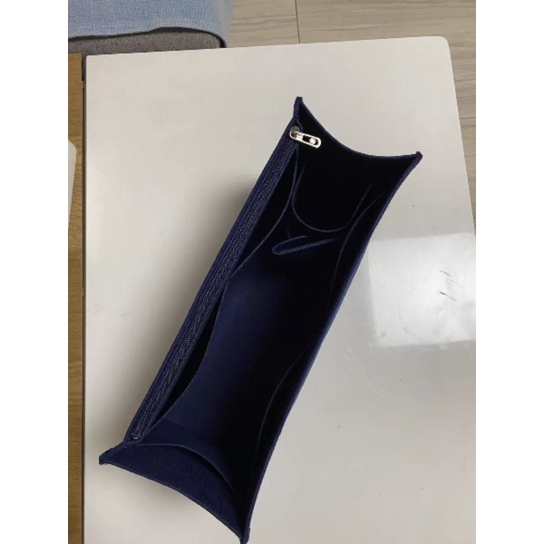 Lót/ruột túi D*or Book Tote giúp giữ form túi