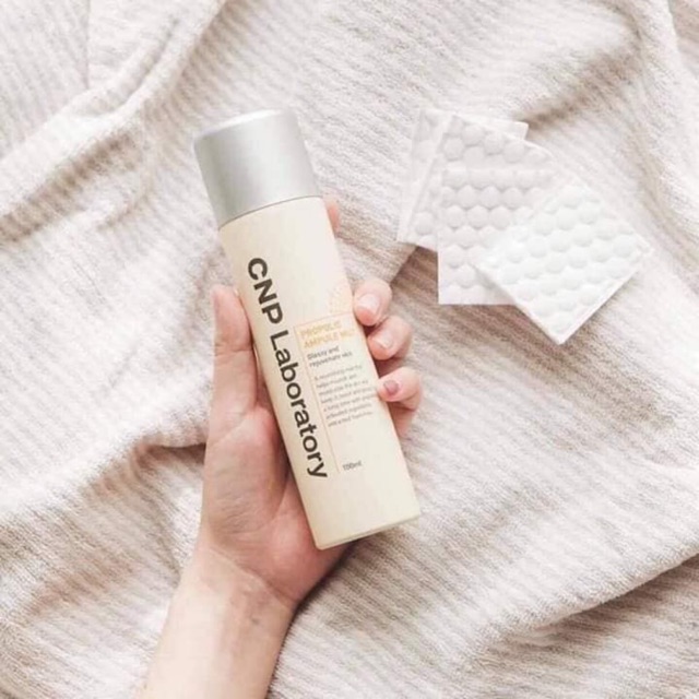 Xịt khoáng dưỡng da chiết xuất keo ong Cnp