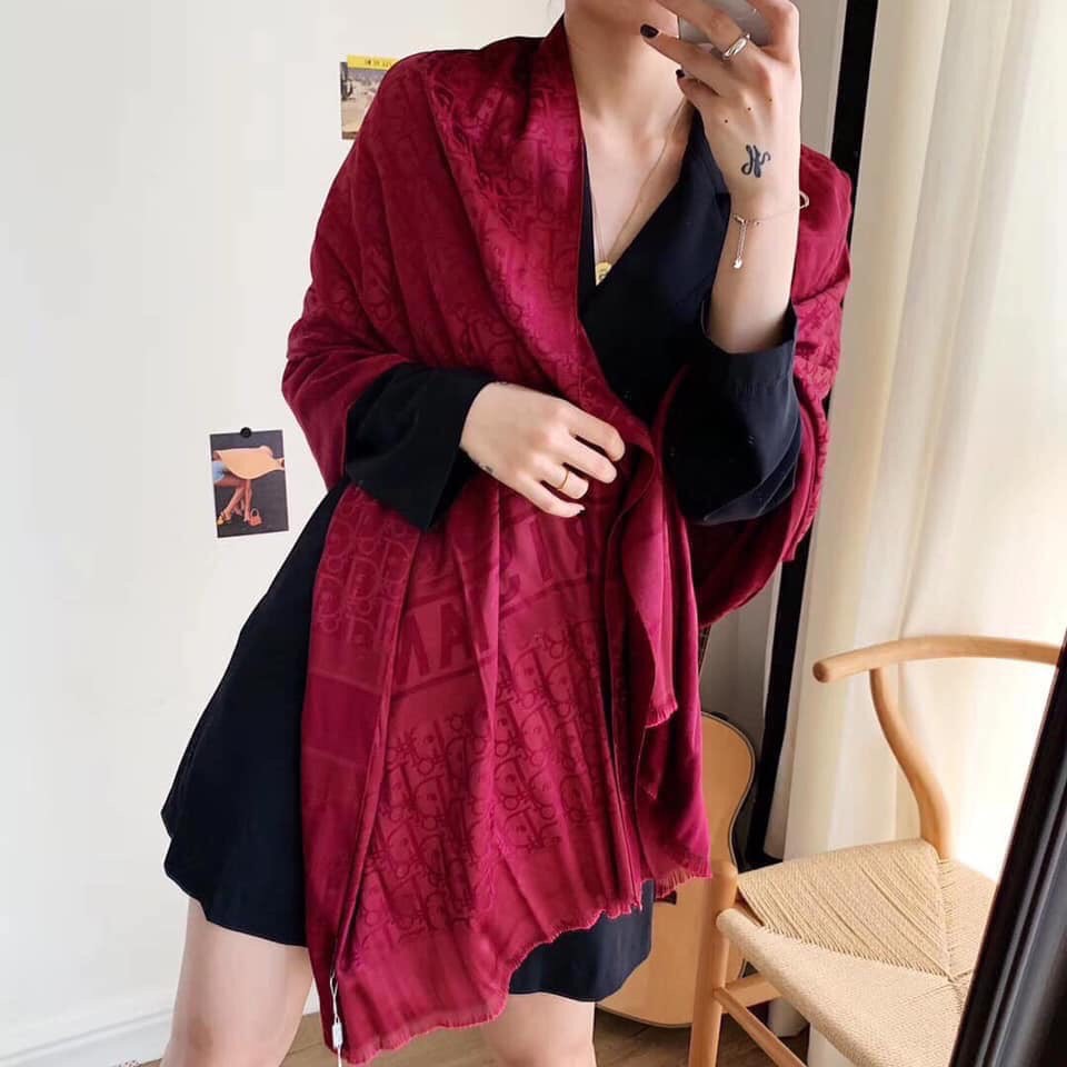 Khăn lụa choàng cổ Dior hàng đẹp có hộp sang chảnh