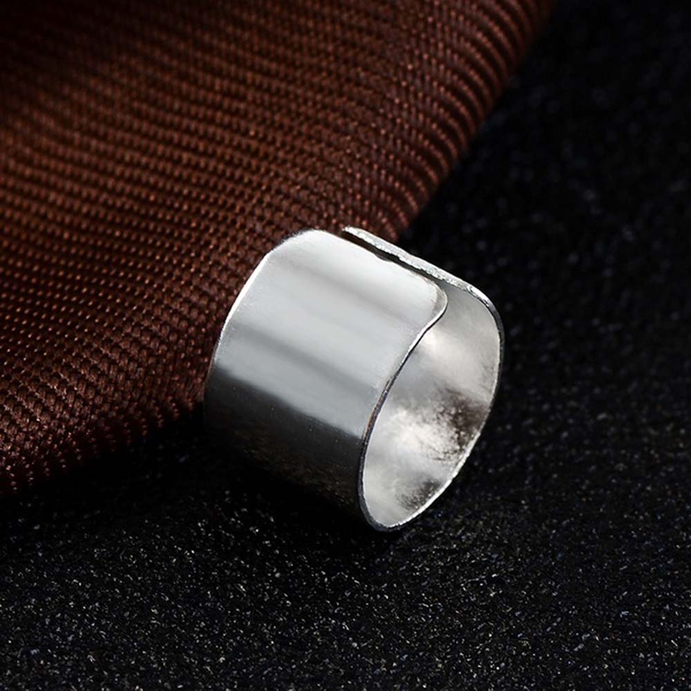 Khuyên Tai Nữ Trang Dáng Tròn Tạo Hình Độc Đáo