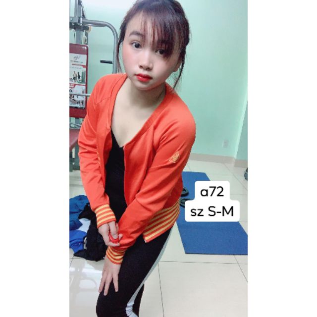 Áo khoác màu cam viền vàng size S-M. A72