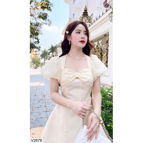 V2678 váy tay bồng màu kem