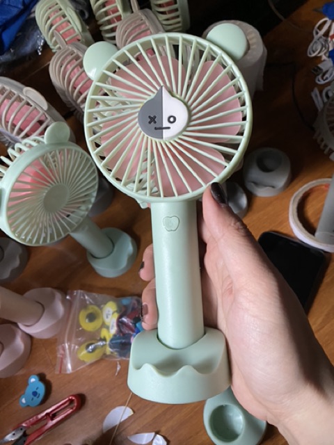 Xả thanh lý Quạt cầm tay BT21 - BTS - KPOP có pin sạc