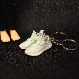 Móc khóa giày sneaker 3D  Yeezy Boost 350 V2 - 1 chiếc