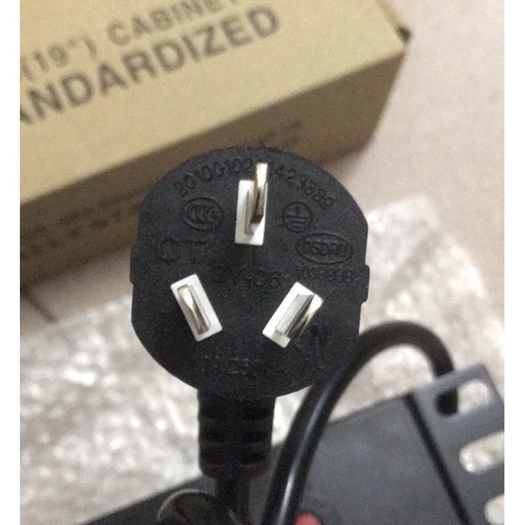 Ổ cắm điện tủ rack