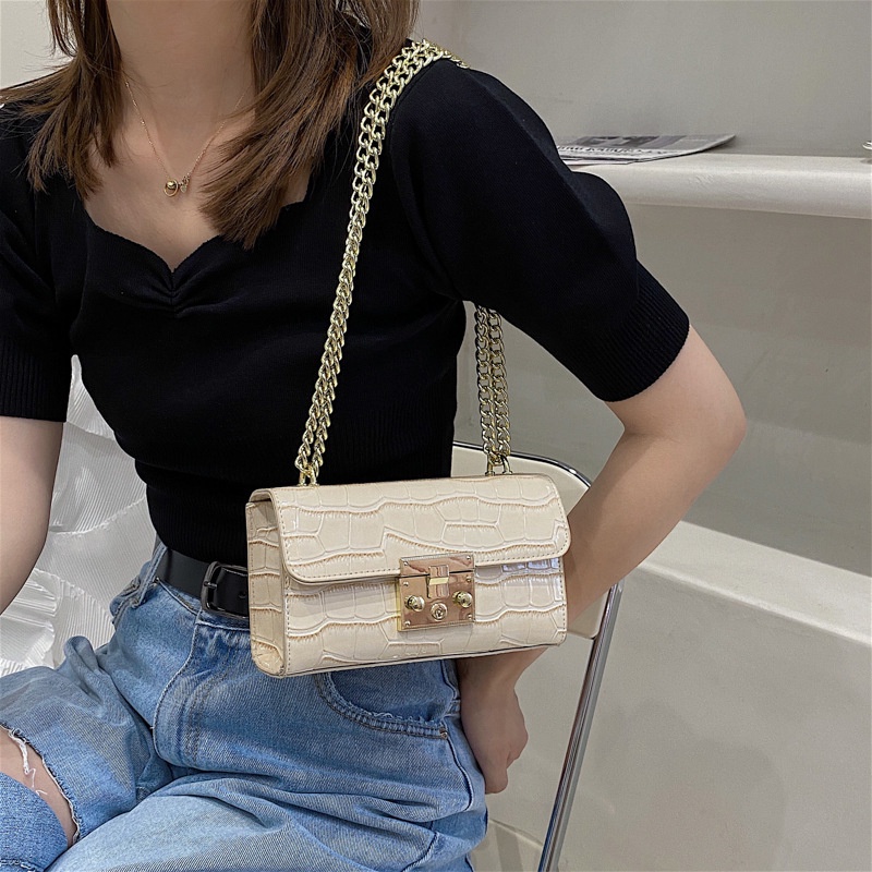 Túi đeo vai hình vuông thiết kế dây xích hoa văn da cá sấu