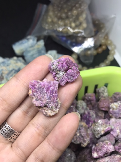 Đá thanh tẩy ruby thô không lỗ | BigBuy360 - bigbuy360.vn