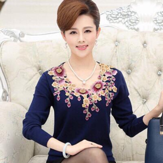 Áo len nữ trung niên cao cấp kiểu dáng phối viền hoa cổ sang trọng QCNP1330