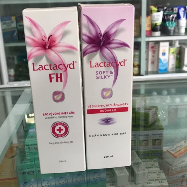 Dung dịch nước vệ sinh lactacyd tím hồng