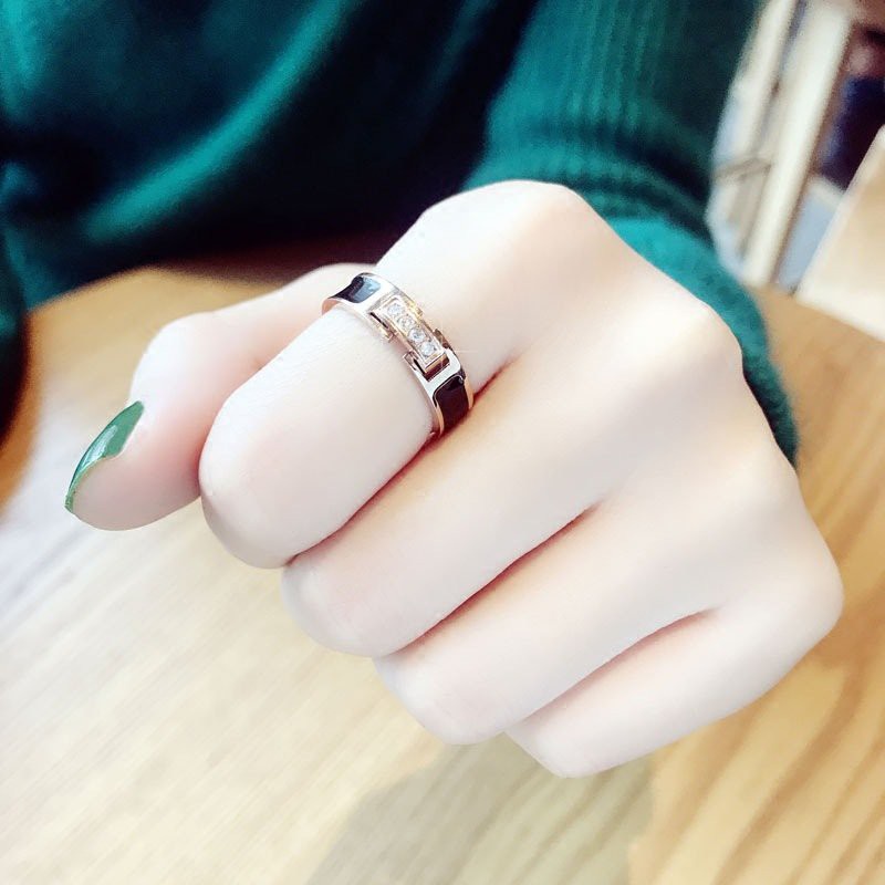 Nhẫn Thép Titan Mạ Vàng 18k Đính Kim Cương Độc Đáo Hợp Thời Trang Cho Nữ