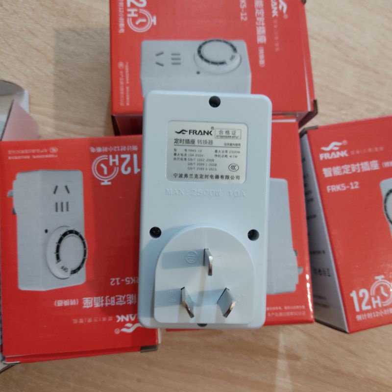 Ổ cắm hẹn giờ bằng cơ FRK5  công suất 10A/220V Chính hãng  + Tặng Phích chuyển đổi từ 3 chấu sang 2