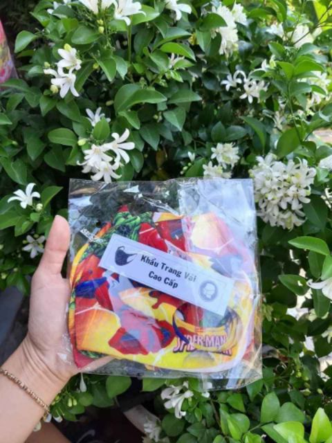 Nón bảo hiểm tặng khẩu trang cho bé