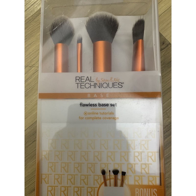 BỘ CỌ TRANG ĐIỂM 4 CÂY REAL TECHNIQUES FLAWLESS BASE SET CHÍNH HÃNG