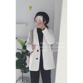 Blazer trắng 2 túi thiết kế .