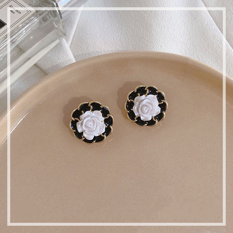 Khuyên Tai Nữ Hình Tròn Đính Ngọc Trai Sang Trọng Phong Cách Hàn Quốc