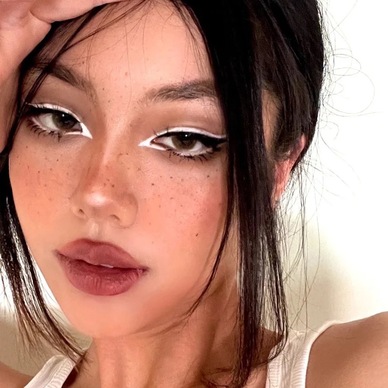 Bút Kẻ Mắt Màu Trắng Nhanh Khô Lâu Trôi Chống Thấm Nước Làm Sáng Da