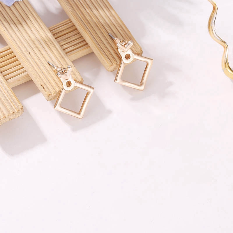 Bông tai kiểu dáng độc đáo thời trang dành cho nữ