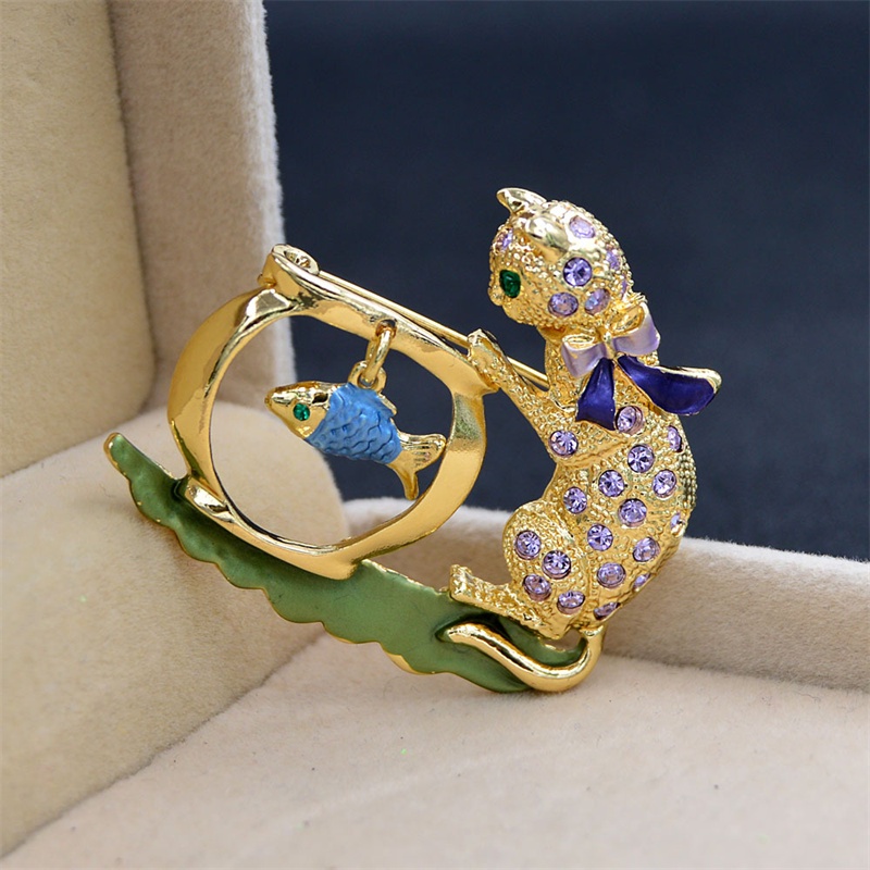 Trâm Cài Áo Hình Mèo Đeo Nơ Đính Đá Dễ Thương 2 Màu Lựa Chọn