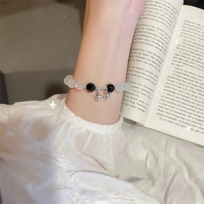 Vòng tay nữ dễ thương nhiều màu xinh xắn dạng hột có chuông mẫu mơi đơn giản lolita VT21
