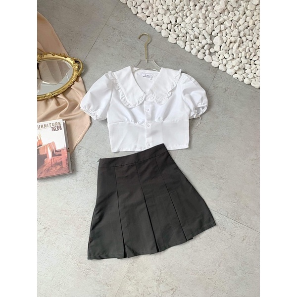 Set áo sơ mi croptop và chân váy xếp ly bản to