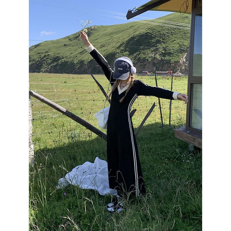 Đầm Đen Dài Tay Cổ Chữ V Phong Cách Retro Mùa Thu 2022 Cho Nữ