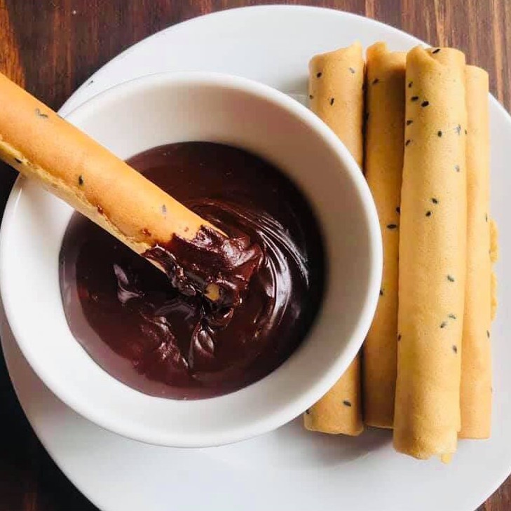 Bánh Kẹp Cuộn Đường Mè