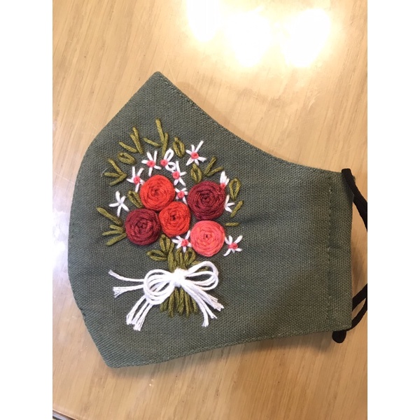 Khẩu trang thêu handmade