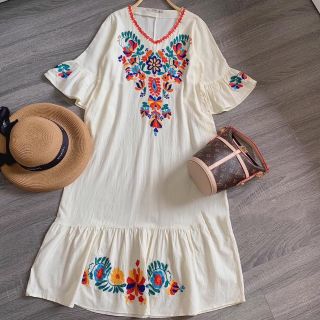 Đầm babydoll thêu hoa