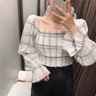 Áo sơ mi trễ vai tay phồng