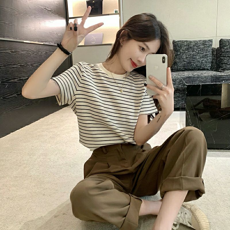 Áo phông kẻ ngang style basic Hàn Quốc