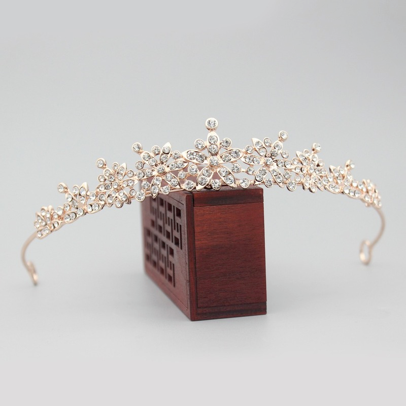 Vương Miện Đính Ngọc Trai Nhân Tạo Sang Trọng Cho Cô Dâu