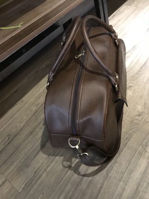 Túi du lịch size lớn màu nâu chứa hơn 10 bộ quần áo