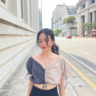 [ ẢNH THẬT TRẢI SÀN] ÁO CROPTOP RÚT NGỰC CHẤM BI CHE KHUYẾT ĐIỂM.