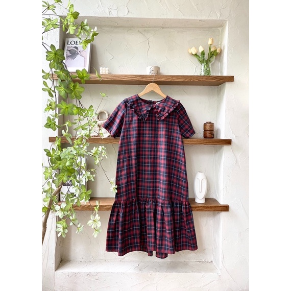 Váy kẻ đuôi cá cổ bèo