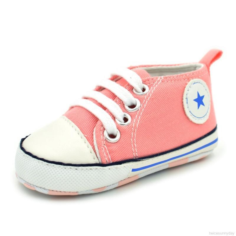 Giày thể thao mềm mại dùng cho trẻ nhỏ