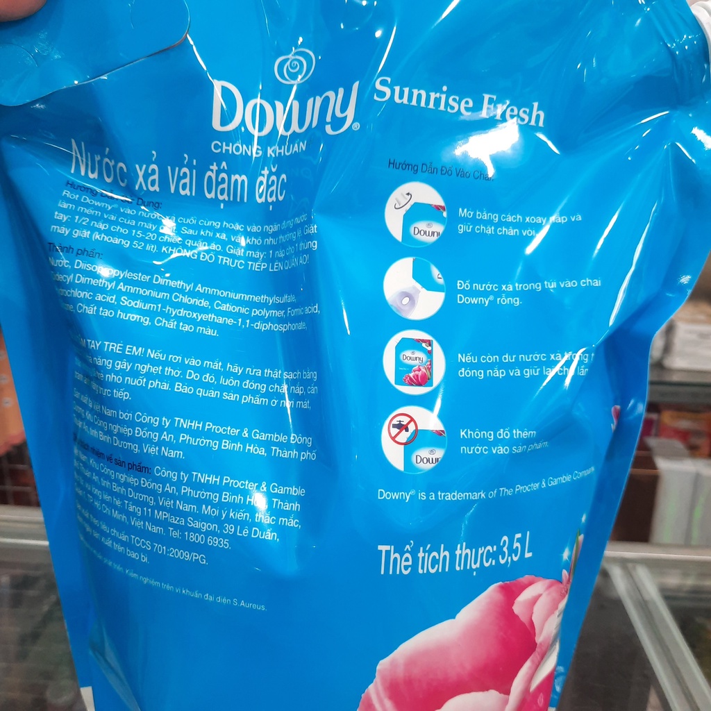 Túi nước xả vải Downy Nắng mai 3.5L