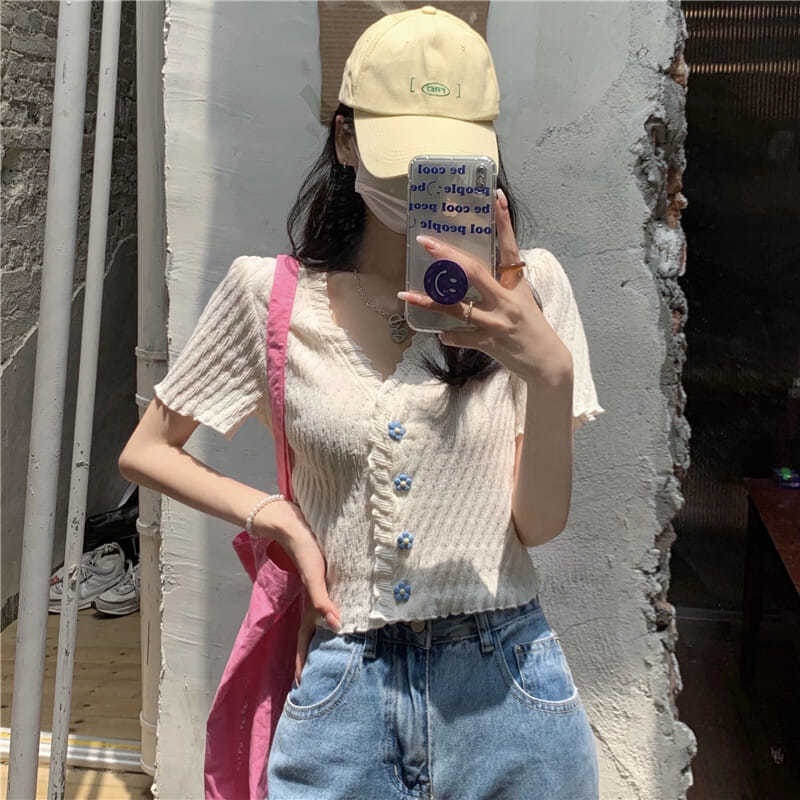 Knitwear short sleeve summer 2022 new thin sweet spicy wind fungus edge slim fitting V-neck short T-Shirt Top Women's wear
